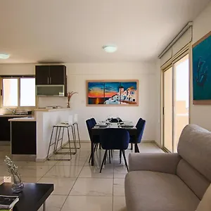 Seaside Luxury Flat פריווליה